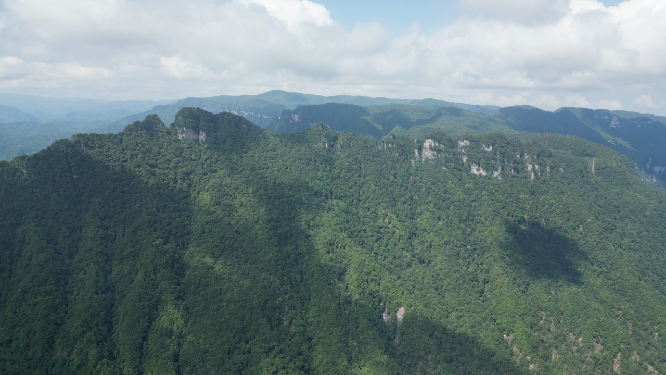 湖北神农架天燕景区蓝天白云航拍