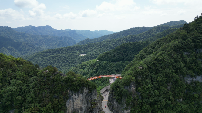 湖北神农架天燕景区蓝天白云航拍