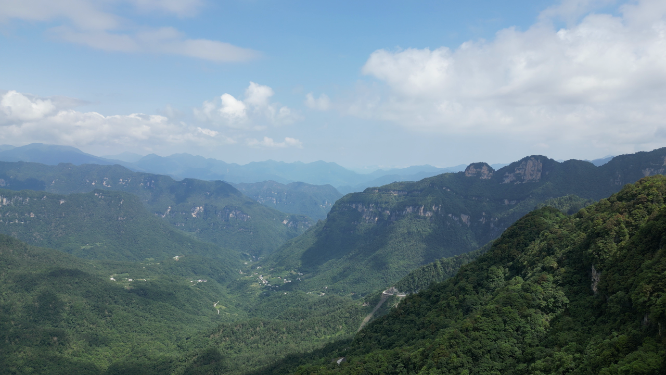 湖北神农架天燕景区蓝天白云航拍