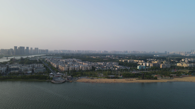 湖北襄阳鱼梁洲快乐水岸夏日游泳 