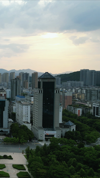 湖北黄石城市建设竖屏航拍 
