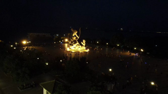 湖南岳阳辛巴斩蛇雕像夜景航拍