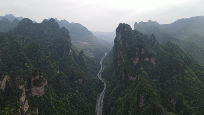 湖南张家界百丈崖最美公路 