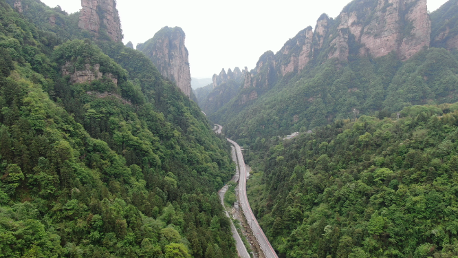 湖南张家界百丈崖最美公路 