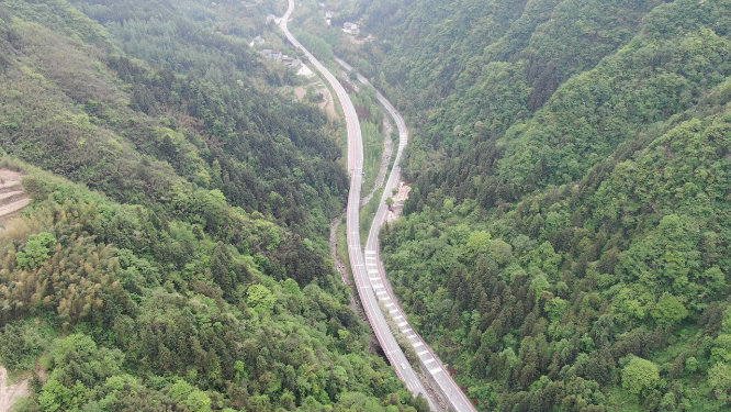 湖南张家界百丈崖最美公路 