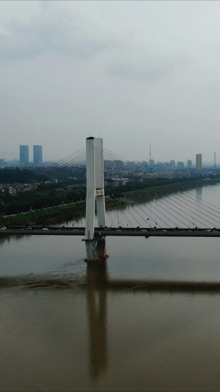 湖南湘潭跨湘江大桥竖屏航拍