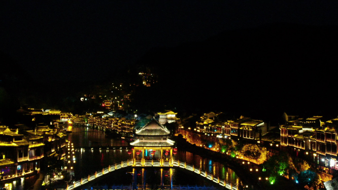 湖南湘西凤凰古城雪桥夜景航拍