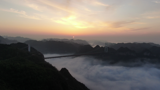 湖南湘西矮寨大桥德夯大峡谷日出航拍
