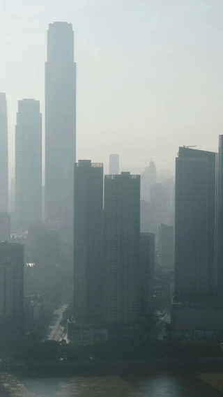 湖南长沙城市清晨迷雾竖屏