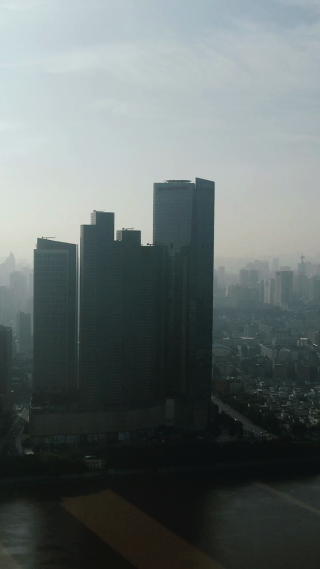湖南长沙城市清晨迷雾竖屏