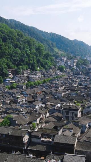 竖屏航拍湖南湘西凤凰古城
