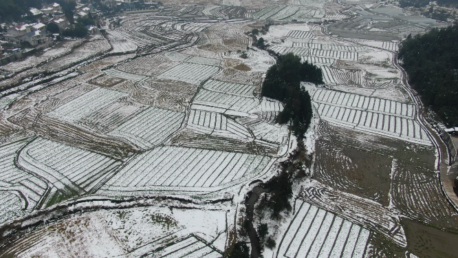 航拍乡村田园农业种植农田雪景