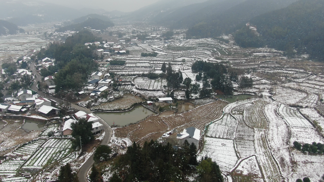 航拍乡村田园农业种植农田雪景