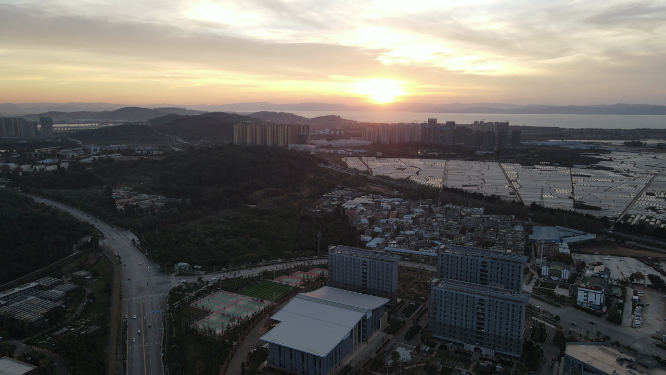 航拍云南昆明城市日落晚霞