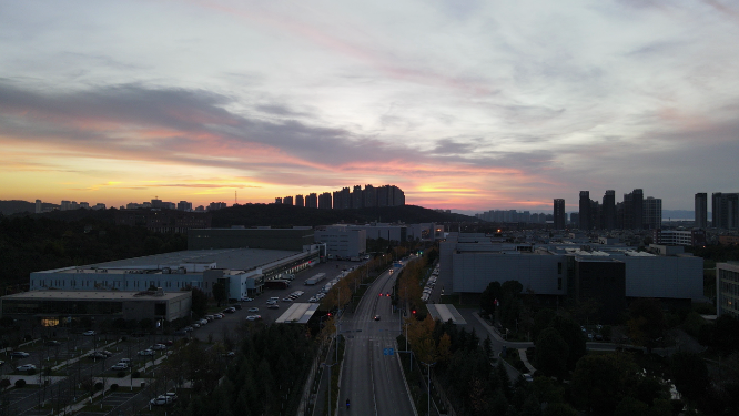 航拍云南昆明城市日落晚霞
