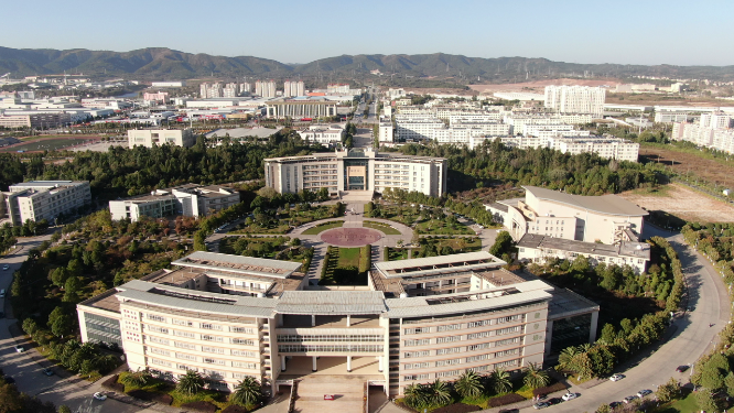 航拍云南曲靖师范学院
