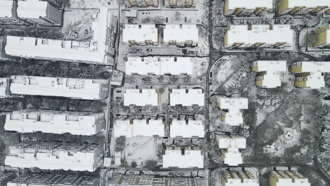 航拍住宅小区冬天雪景