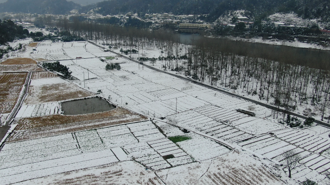 航拍农业种植农田冬天雪景 