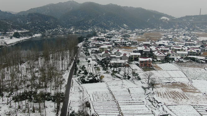 航拍农业种植农田冬天雪景 