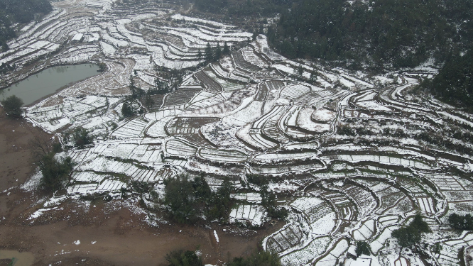 航拍农田冬天雪景