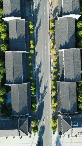 航拍古城古建筑交通大道 