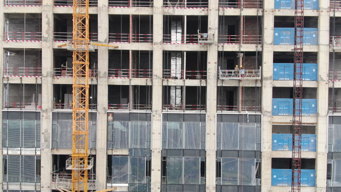 航拍城市在建商务大楼