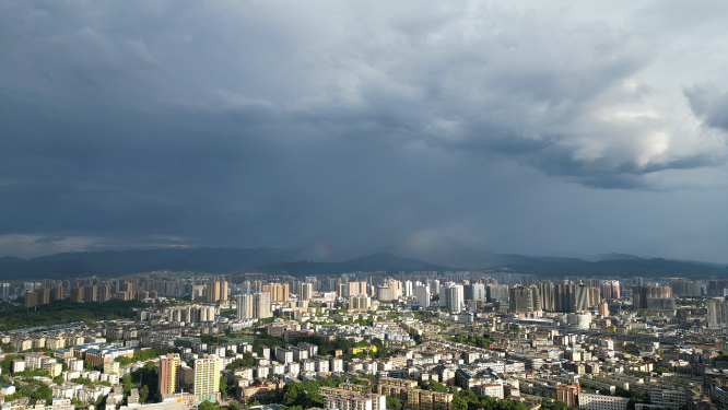 航拍城市夏季暴雨来临湖南怀化