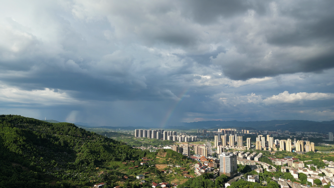 航拍城市夏季暴雨来临湖南怀化