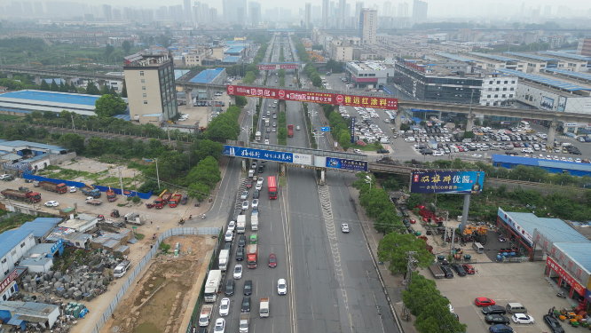 航拍城市拥堵交通