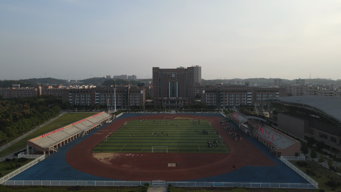 航拍大学校园军训体育锻炼
