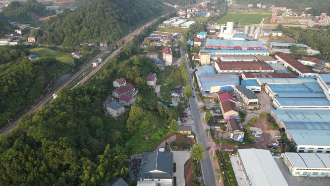 航拍大山中工厂工业生产