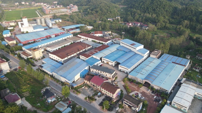 航拍大山中工厂工业生产