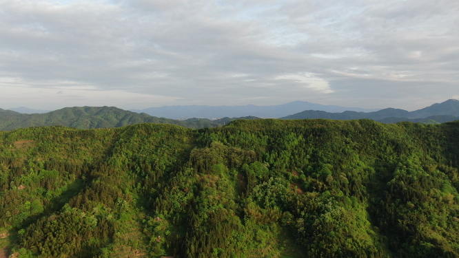 航拍大山中的乡村乡村振兴