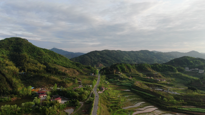 航拍大山中的乡村乡村振兴