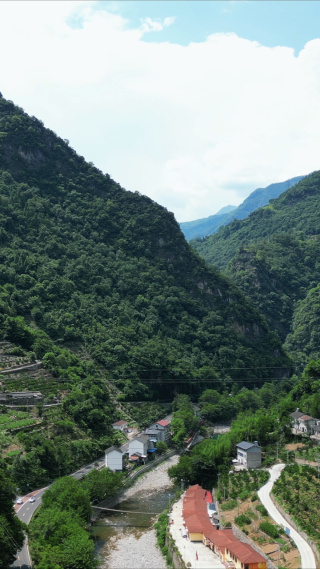 航拍大山峡谷河流自然风光
