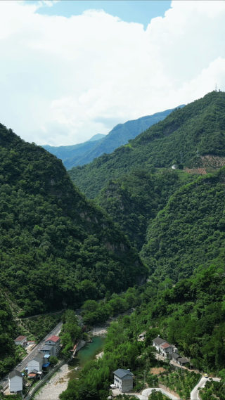 航拍大山峡谷自然风光