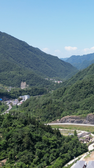 航拍大山峡谷自然风光
