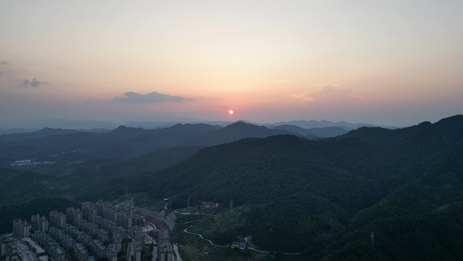航拍大山日落晚霞夕阳