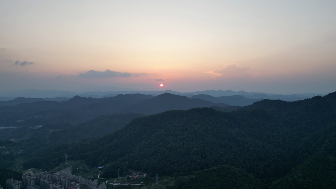 航拍大山日落晚霞夕阳