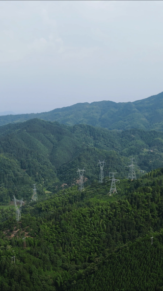 航拍大山电网电力