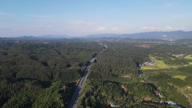 航拍大山高速公路交通 