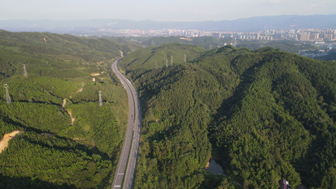 航拍大山高速公路交通 