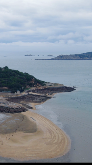 航拍大海沙滩岛屿礁石竖屏