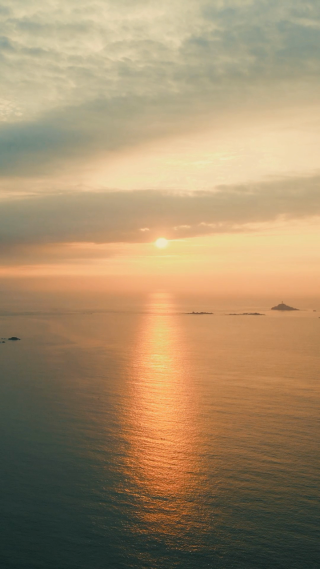 大海日出彩霞竖屏航拍