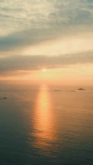 航拍大海海上日出彩霞竖屏