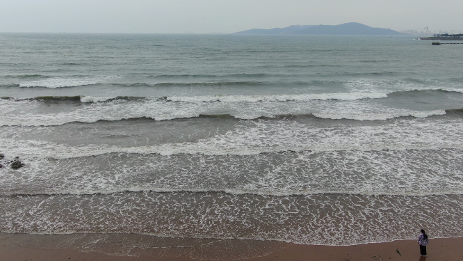 航拍大海海浪沙滩礁石