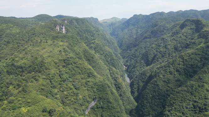航拍大自然青山山谷风景