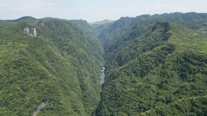 航拍大自然青山山谷风景