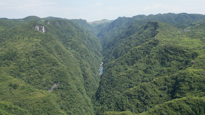 航拍大自然青山山谷风景