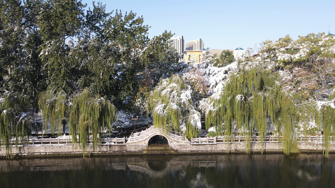 航拍山东济南大明湖雪景
